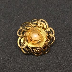 Vintage gold flower pin